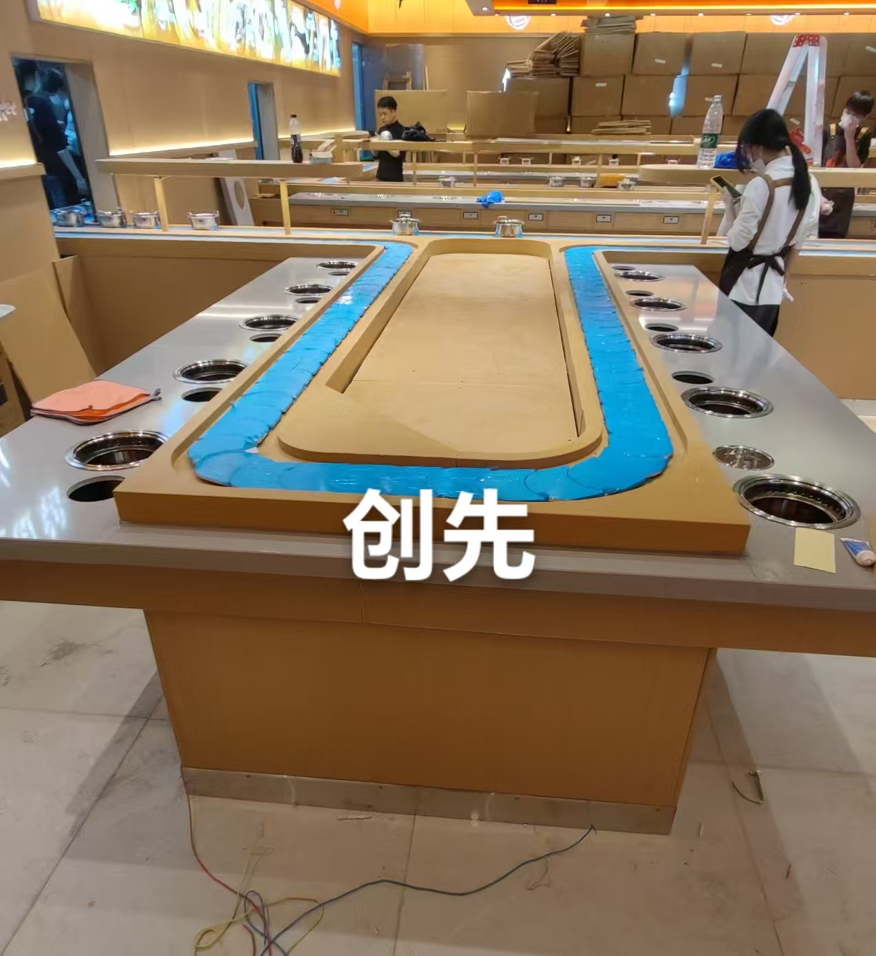 口碑好的旋轉(zhuǎn)小火鍋設(shè)備哪個(gè)靠譜？行業(yè)深度解析與選購指南